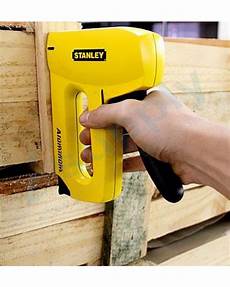 Stanley Sharpshooter Staples